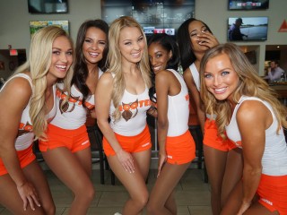 Hooters | Wings and Unlimited Beer thumbnail
