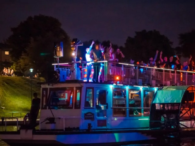 Party Boat | Unlimited Drinks image