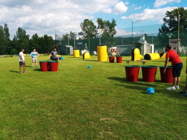 Giant Beer Pong | Unlimited Drinks image