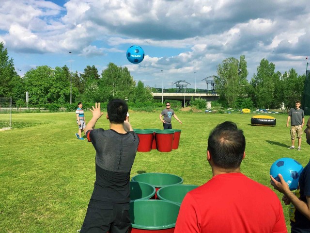 Giant Beer Pong | Unlimited Drinks image