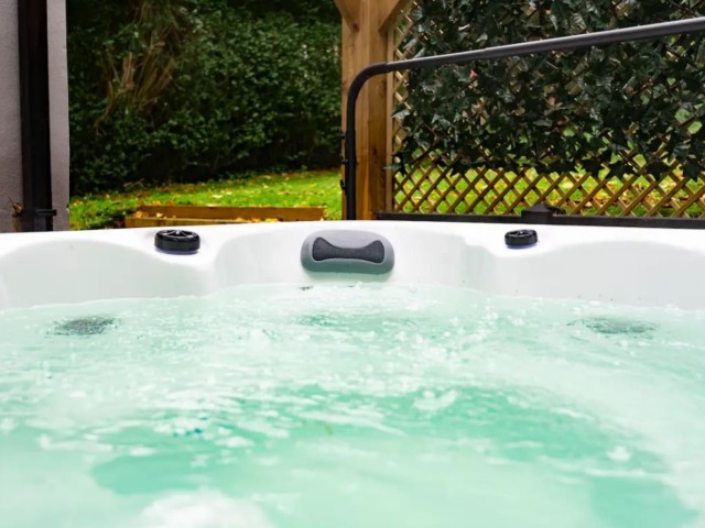 Hot Tub House | Sleeps 17 image