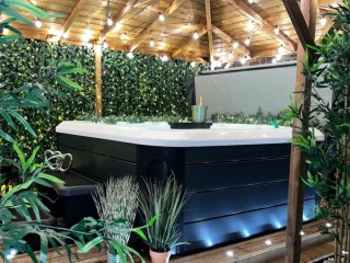 Hot Tub House | Sleeps 26 thumbnail