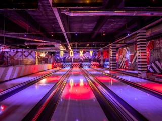 Roxy Ball Room Arndale | Prosecco Pong & Bowling thumbnail